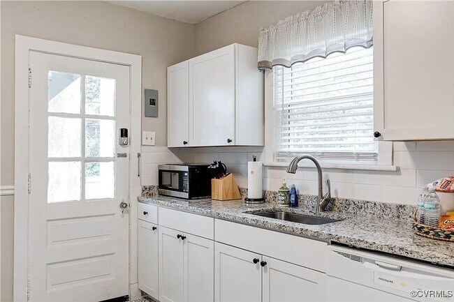 Building Photo - Charming 2-bedroom 1 bath