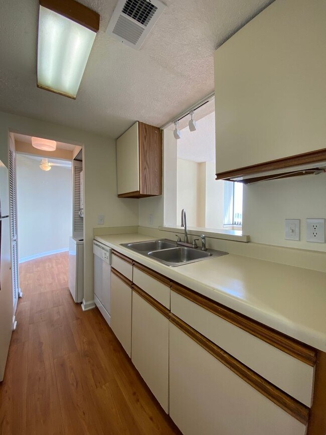 Building Photo - wh601