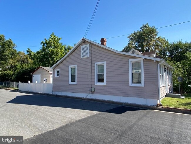 Building Photo - 5022 Branchville Rd