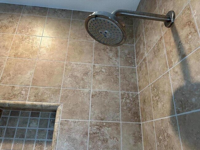 Building Photo - 15 Martin Ln