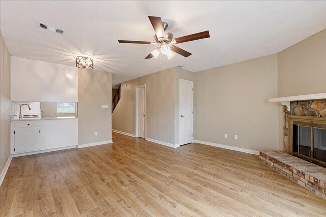 Building Photo - 1573 Jacks Dr