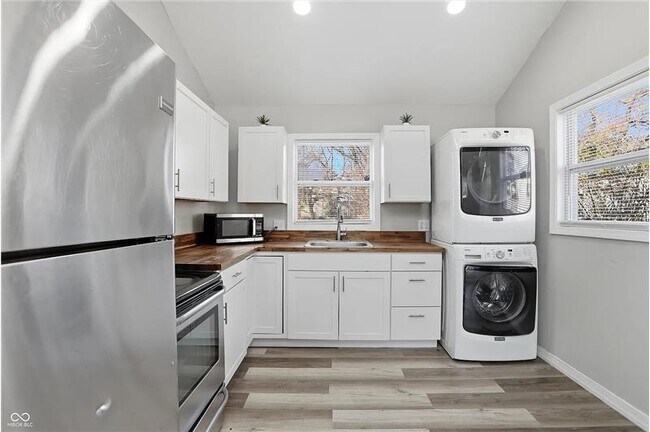 Building Photo - 1518 N Chester Ave