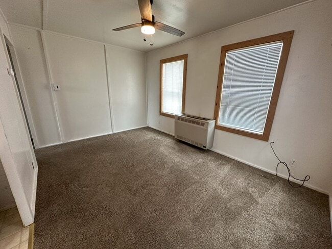 Building Photo - SV T 3040