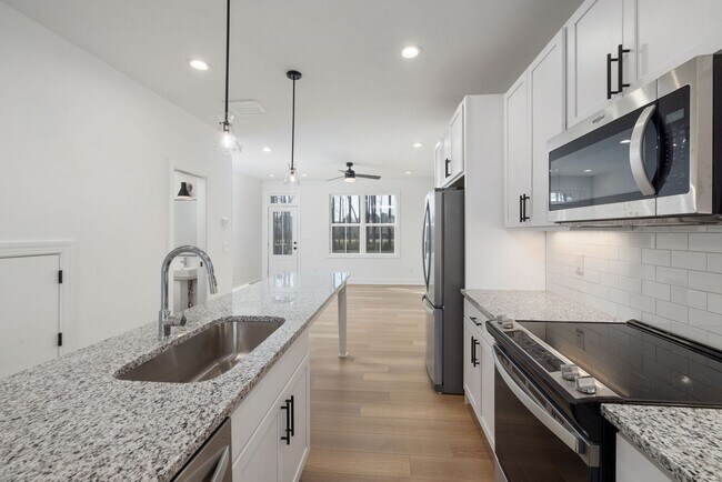 Building Photo - **OFFERING RENT DISCOUNT PROMOTION FOR FIRST 6 MONTHS** New Construction 4BD, 3.5BA Raleigh Townh...
