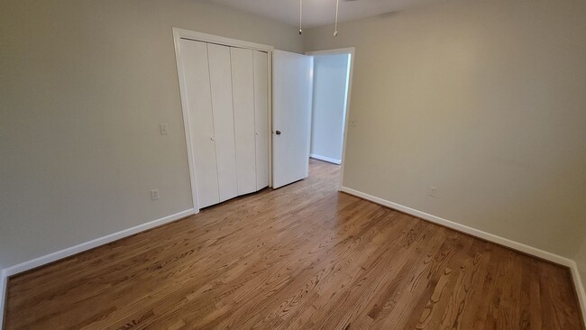 Building Photo - 2 Bed, 1.5 Bath Townhome in Greenville is ...