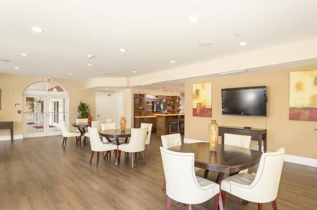 Building Photo - 9357 Ave