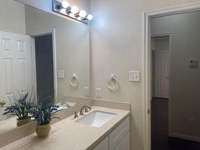 Building Photo - 5230 Meadow Canyon Dr
