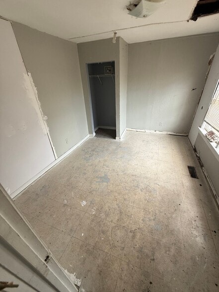 Building Photo - 7205 Calvin Ave