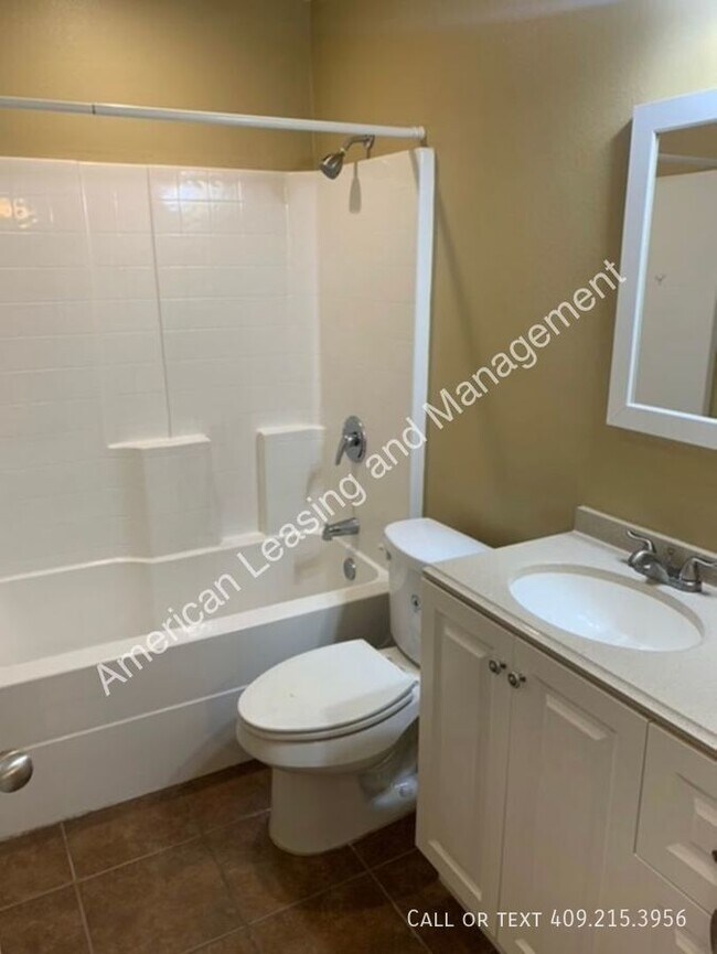 Building Photo - Move-In Special! $500 off 1st Month's Rent...