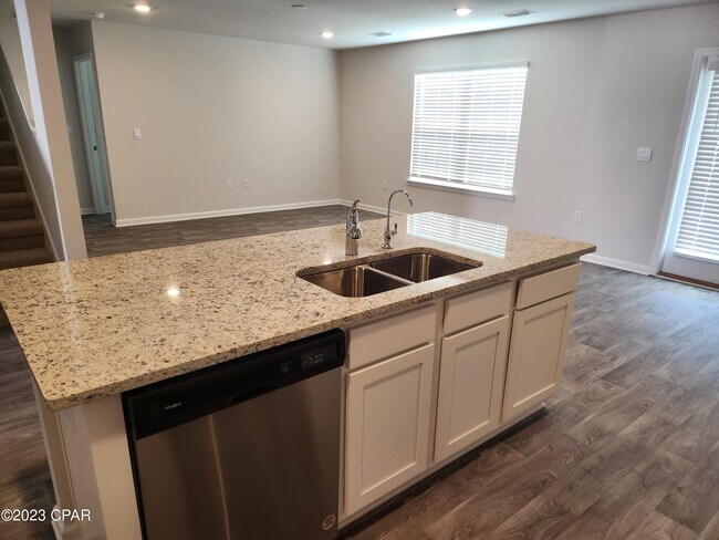 Building Photo - 123 Tiller Dr