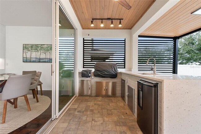 Building Photo - 4306 Old Sycamore Loop