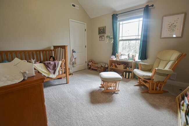 Building Photo - Pet Friendly Four Bedroom!
