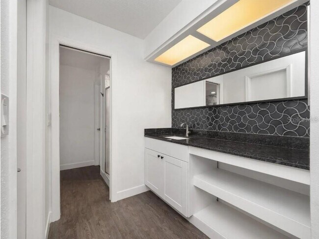 Building Photo - 2340 Sun Valley Cir