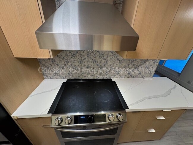 Building Photo - 1139 E Ocean Blvd