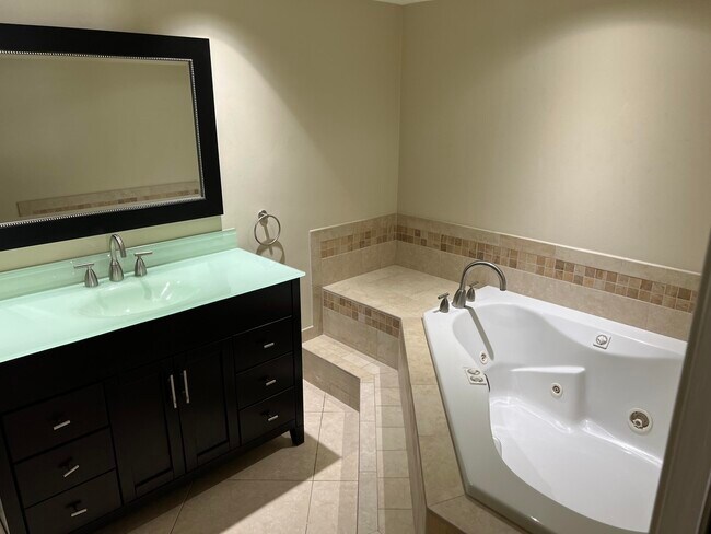 Building Photo - 1073 Siena Oaks Cir E