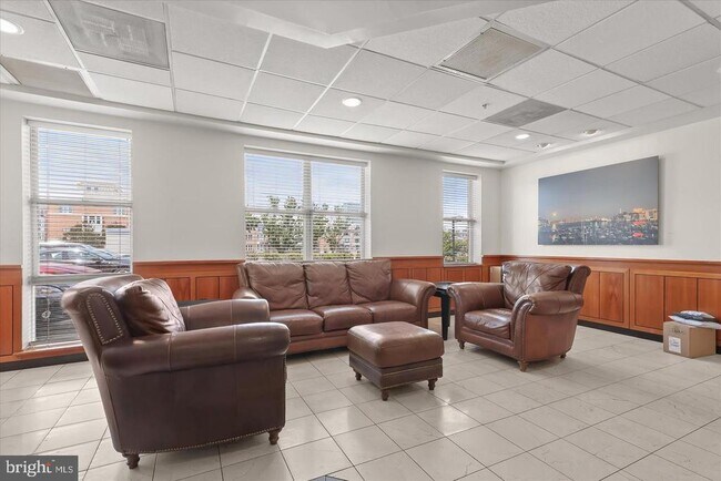 Building Photo - 23 Pierside Dr