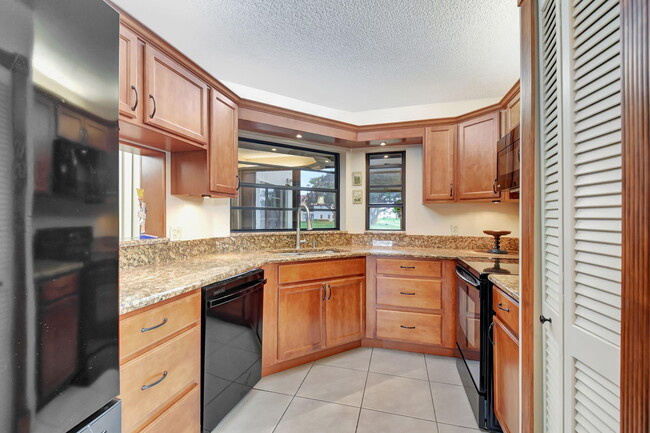 Building Photo - 6025 Parkwalk Dr