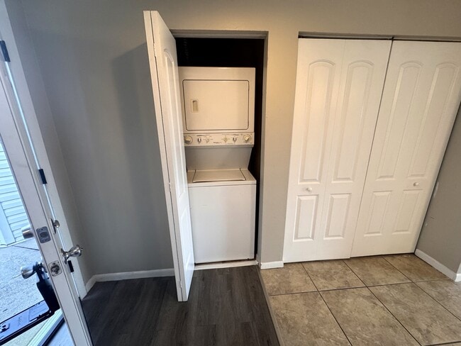 Building Photo - 2544 Woodgate Blvd