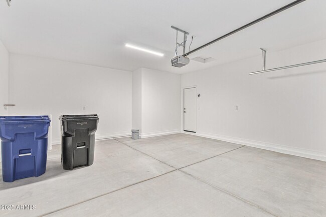 Building Photo - 14134 W Hackamore Dr
