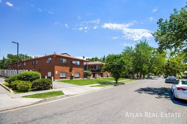 Building Photo - 1363 Emery St W