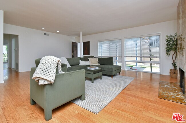 Building Photo - 6133 Maryland Dr