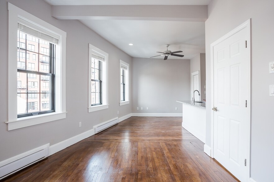 Building Photo - 534 Tremont St
