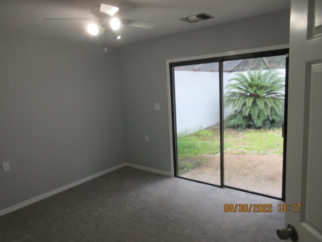 Building Photo - 320 W Fort Morgan Rd