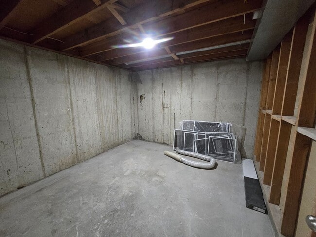 Building Photo - Remodeled 4 Bed, 2 Bath with Double Kitchen & Covered Carport