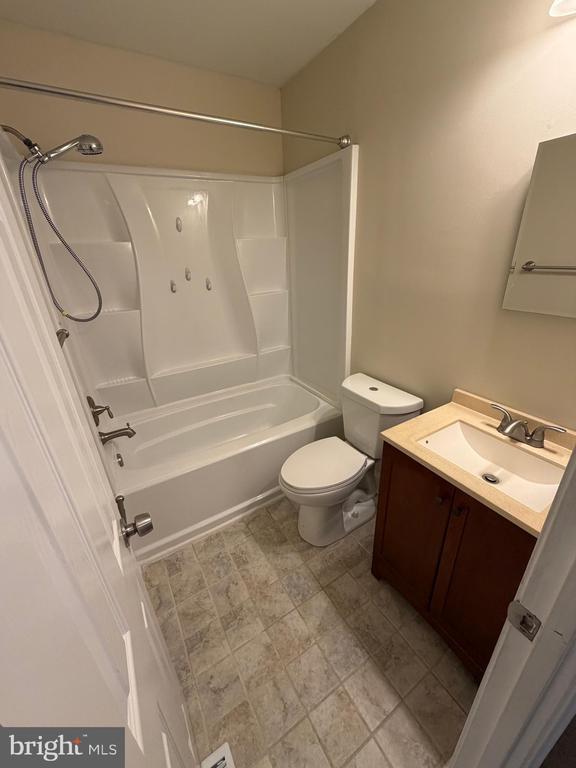 Building Photo - 534 Lancaster Pl