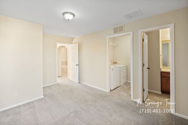 Building Photo - Charming 2BD/2.5BA Townhome with Attached ...