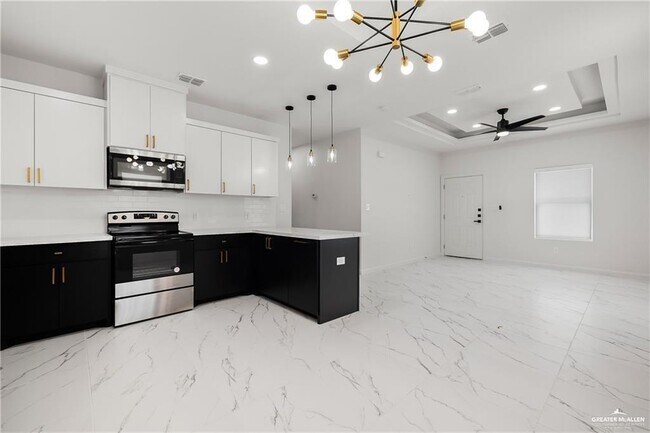 Building Photo - 11 E Hibiscus Ave