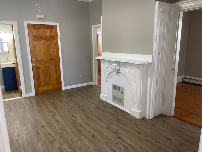 Building Photo - 128 Penn St