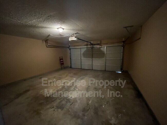 Building Photo - 8642 Pantherburn Cir N