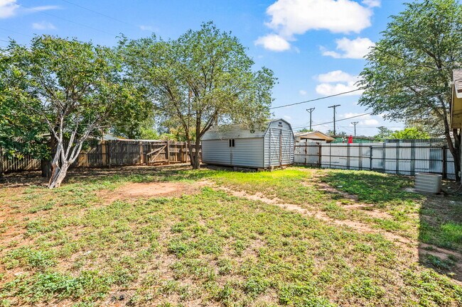 Building Photo - Cute Two Bedroom House, Minutes from TTU &...