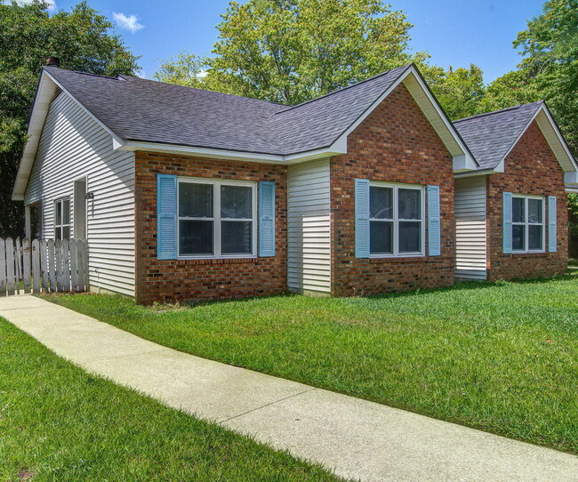Primary Photo - 9621 N Cardinal Dr