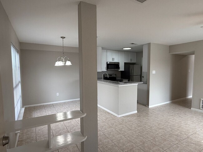 Building Photo - 13902 Buckingham Dr
