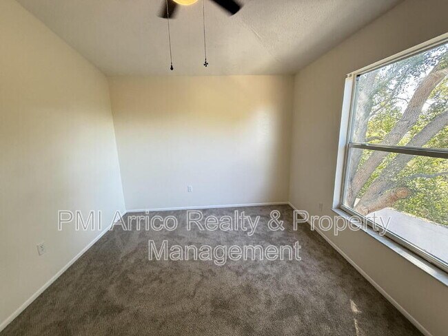 Building Photo - 12653 Longcrest Dr