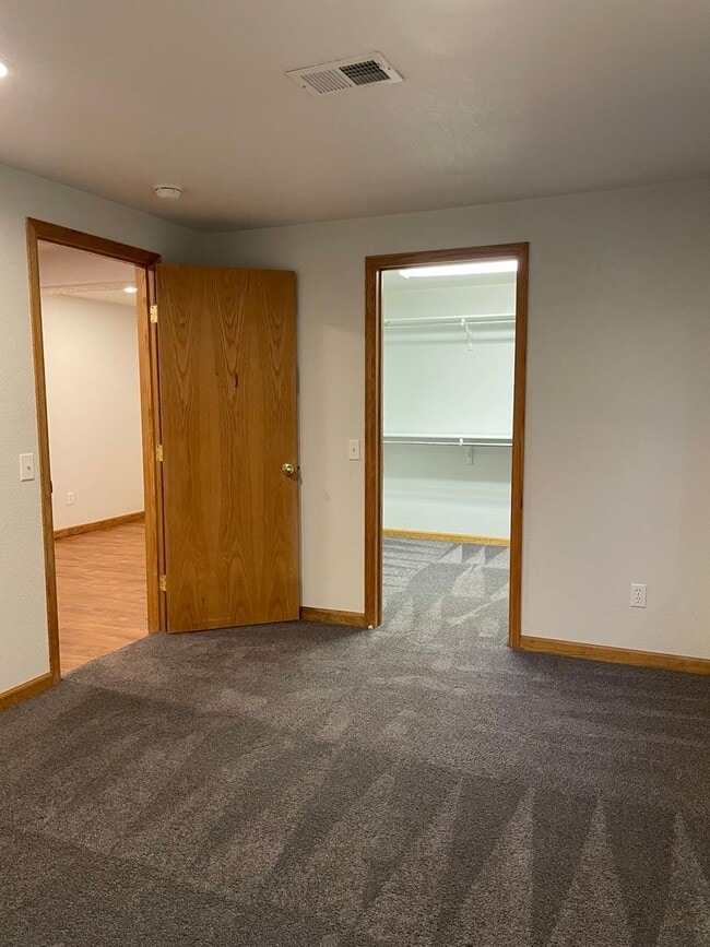 Building Photo - Spacious 4-Bedroom / 3-Bath Single Family Home in Windsor!