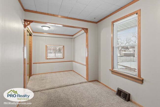 Building Photo - 2 Bedroom Home in South St. Paul