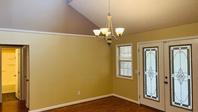 Building Photo - Charming Cottage Style 4 bedroom, 2 bathroom home in Lagrange! Must See!