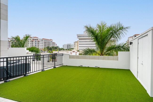 Building Photo - 155 E Boca Raton Rd