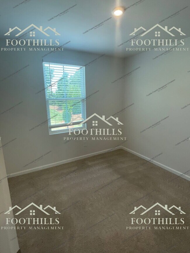Building Photo - 103 Nicklaus Dr