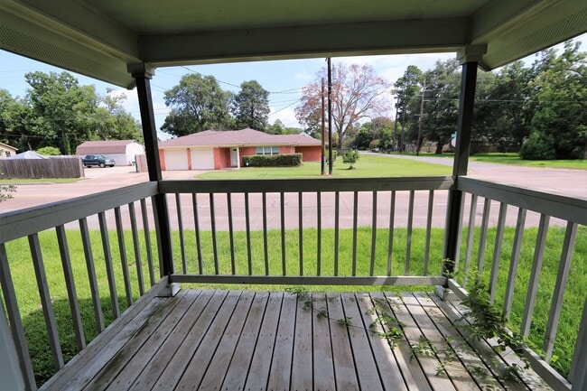 Building Photo - 4110 Ector Ave