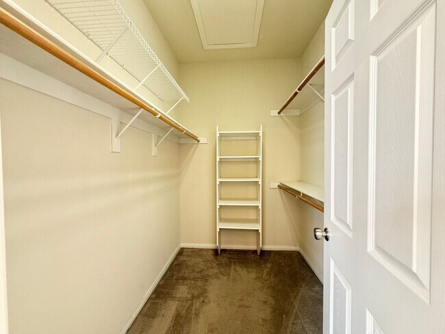 Building Photo - MOVE IN SPECIAL! FIRST TWO WEEKS RENT FREE...