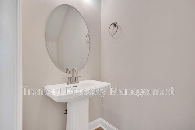 Building Photo - 2466 E 21st St