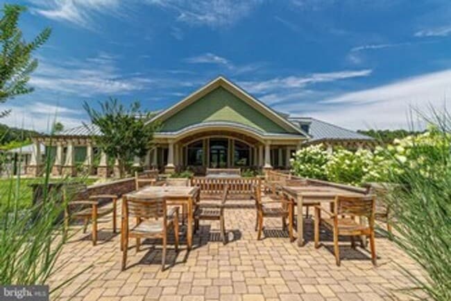 Building Photo - 37024 Fairway Dr