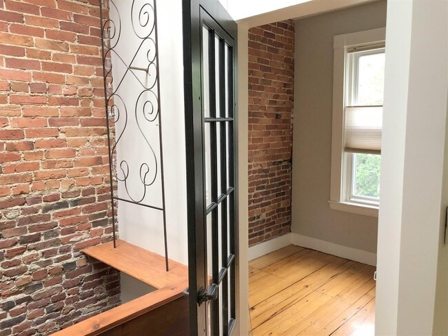 Building Photo - 24 Wyatt St