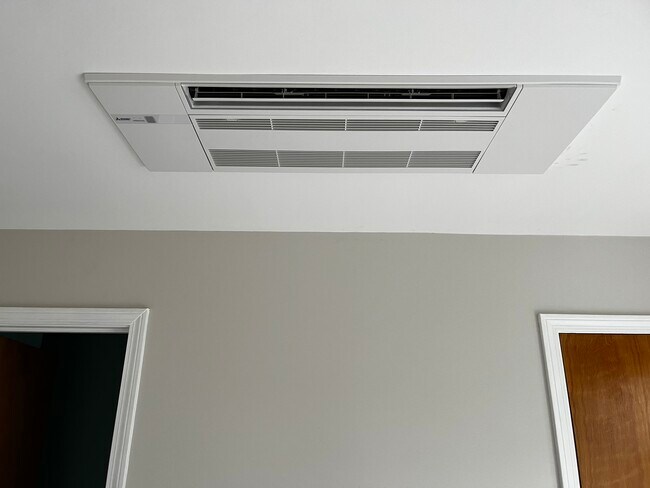 New Master bedroom A/C - N14 Stonehedge Dr