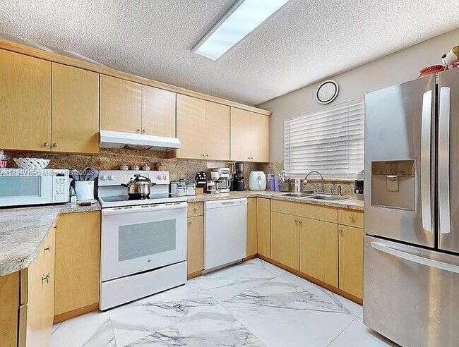Building Photo - 13539 SW 62nd St