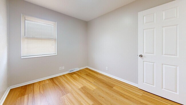 Building Photo - Elyria - fully updated two bedroom townhouse for rent!